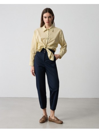 High-waisted cropped pants...